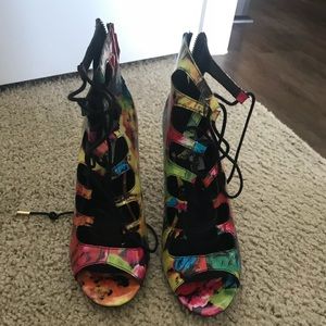 Steve Madden open toe patent leather booties